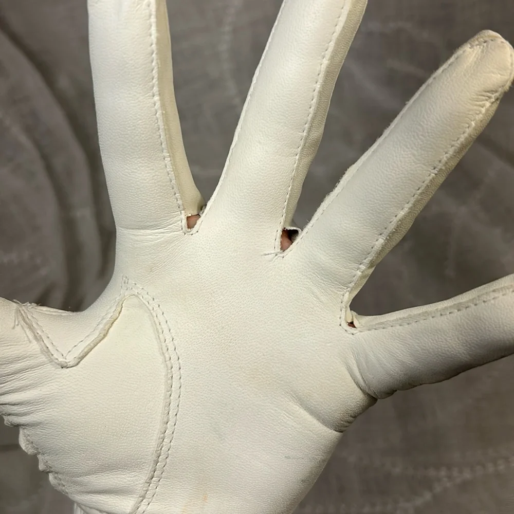 Cabretta left leather golf glove